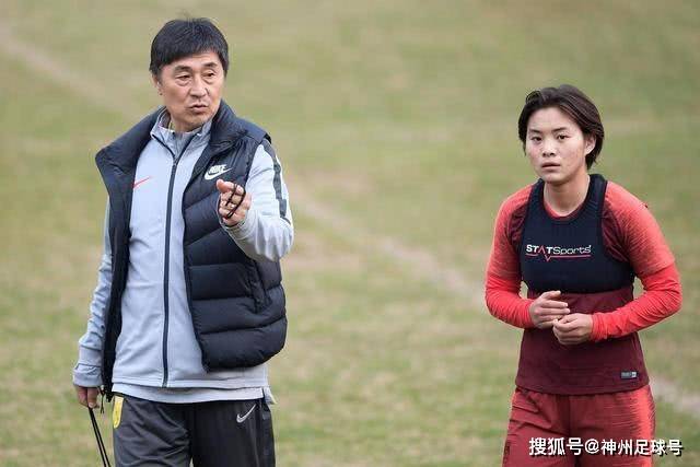 如何轻松破解中路球？许昕的三招绝技助你成乒乓高手！